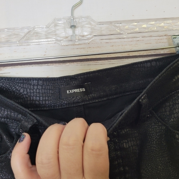 Express Super High Rise Mom Jeans Coated Reptile Print Size 8 Short - Picture 7 of 8